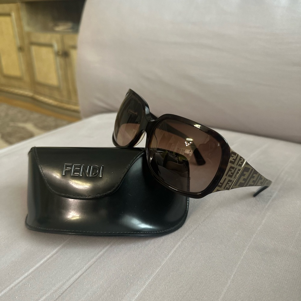 fendi monogram sunglasses